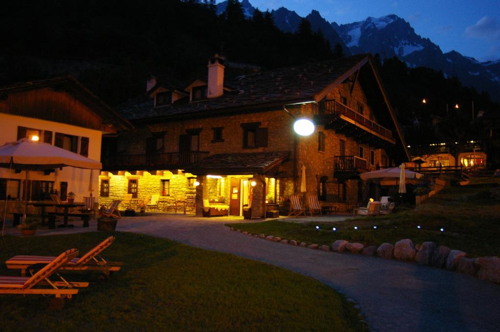 Hotel La Grange - Animal Chic Hotel Courmayeur Exterior photo